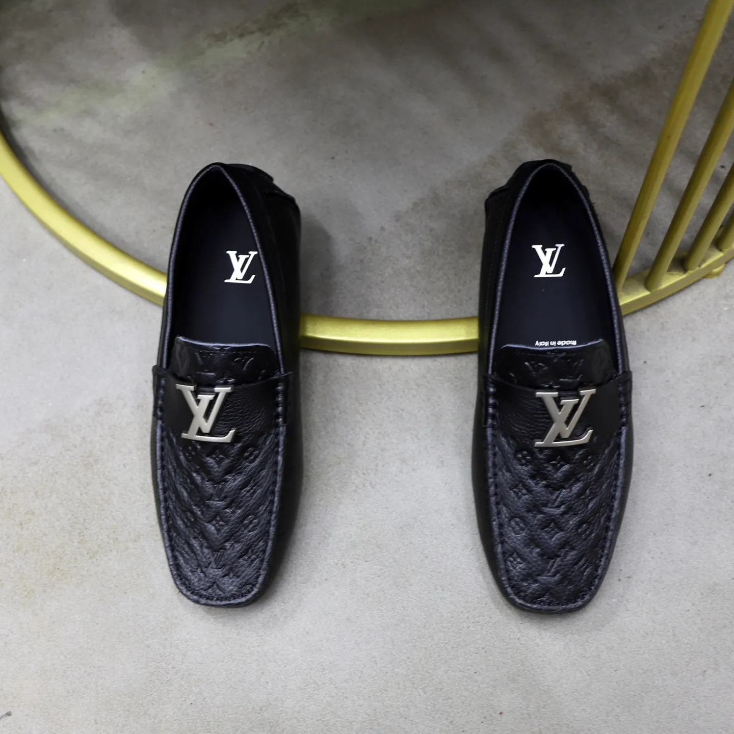 Ex-factory price: 480💰【LV】Louis Vuitton ⚠️High-end men’s driving and pedal series ⚠️38-44 (customized for 45) ⚠️All original cowhide leather! Thick and soft! Made entirely of calfskin lining! Rubber sheet anti-slip beanie sole! Three-dimensional package technology! Fashionable and classic! Handicrafts! Original high quality! Feel free to compare!
